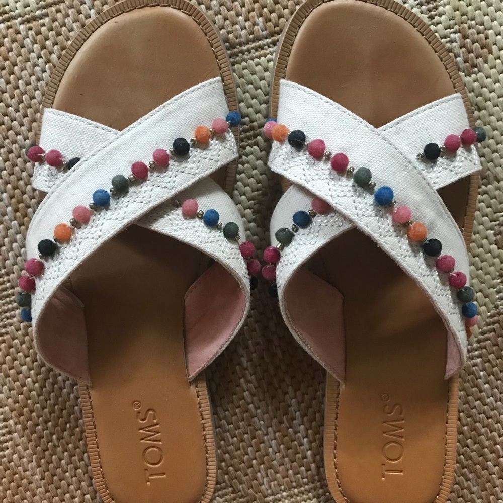 Pom Pom sandals